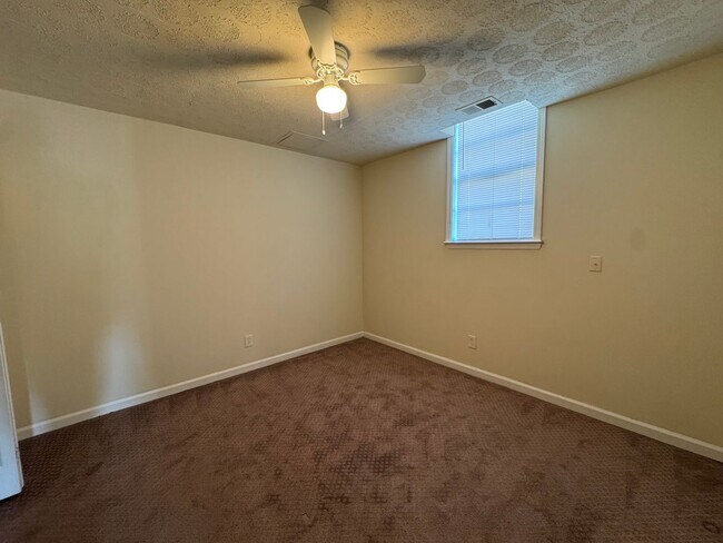 Building Photo - 5981 Peco Ln