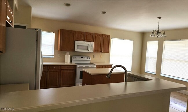 Building Photo - 749 Harfleur Ct