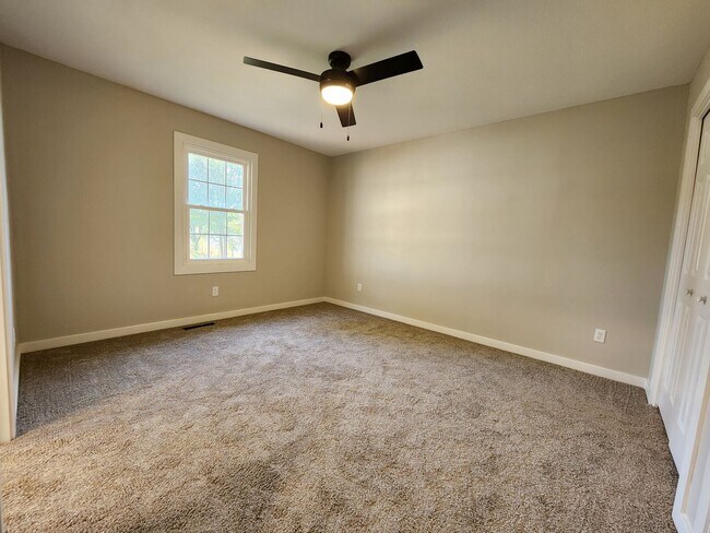 Building Photo - Spacious 4-Bedroom, 2.5-Bathroom Home AVAI...