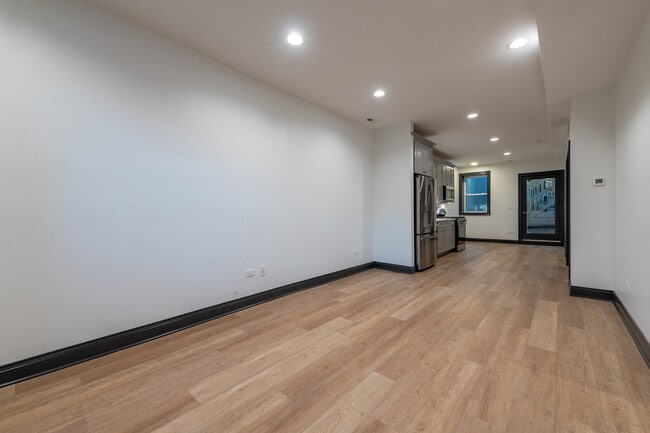 Building Photo - 28 N Throop St