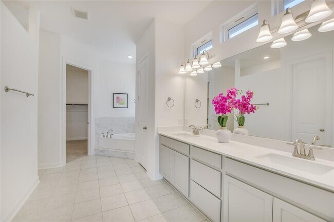 Building Photo - 498 Gamble Dr