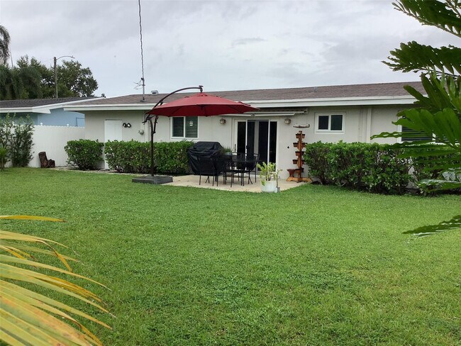 Building Photo - 8260 NW 11th Ct