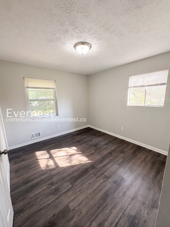 Building Photo - 193 W Canterbury Dr