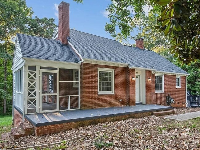 Building Photo - 152 W Park Ave