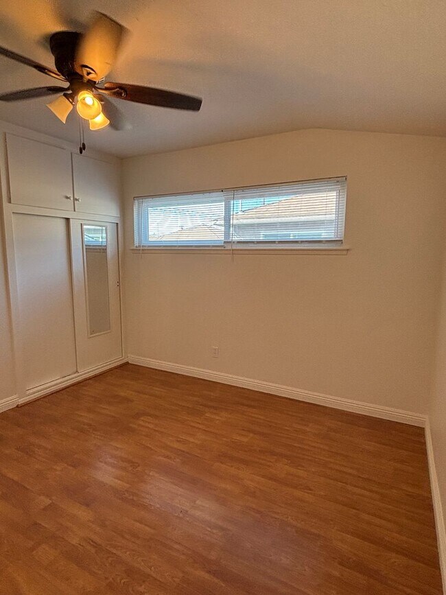 Building Photo - Spacious 3-Bedroom Home with Backyard & 2-Car Garage in Lakewood