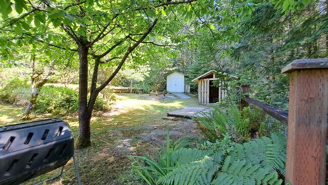Building Photo - 3 Bedroom 2 Bath Home in Seabeck