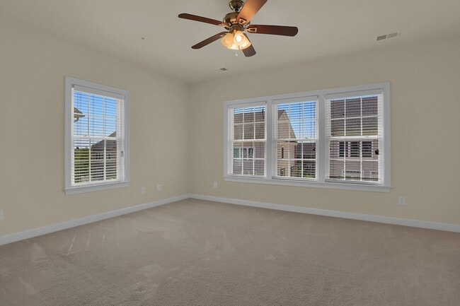 Building Photo - Luxury Living in Meadowvale – 4BR/3.5BA Du...