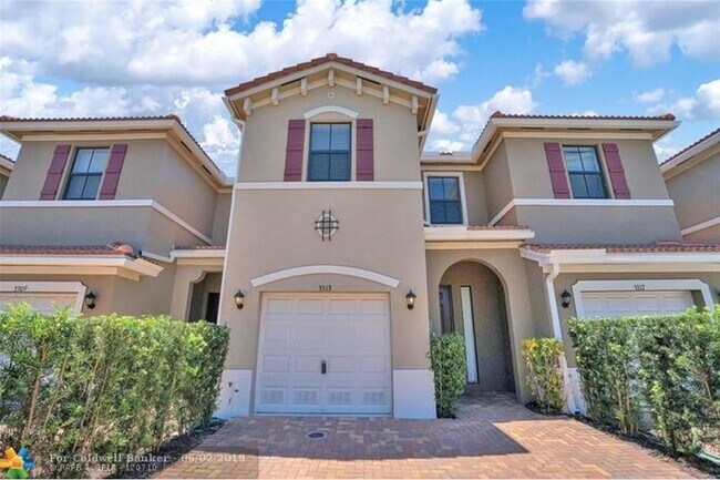 Primary Photo - Beautiful Townhouse 3 -2.5 baths