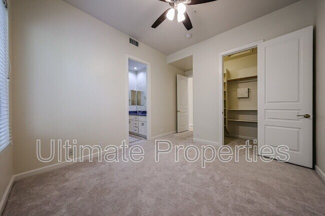 Building Photo - 11050 E Verbena Ln