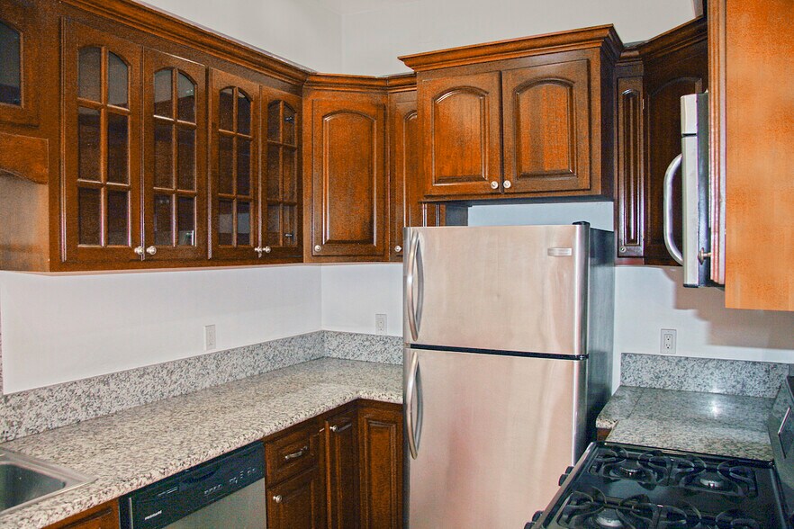 Building Photo - 6071 1/2 Pickford St