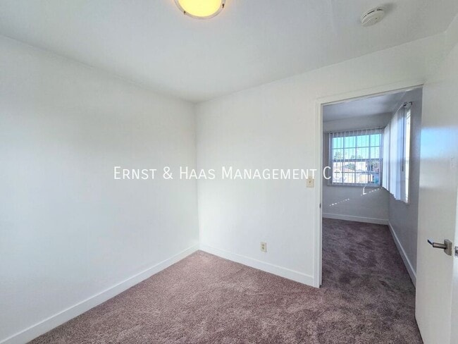 Building Photo - 244 1/2 E. 56th St.-