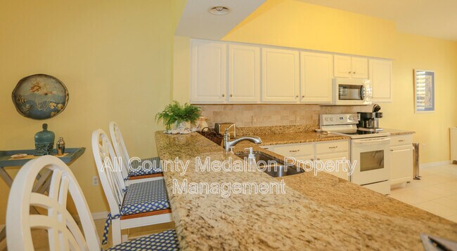 Building Photo - 2405 Harmony Ln