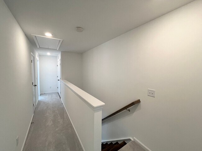 Building Photo - Newly Built 2BD, 2.5BA Apex Townhome in an HOA Community Near RDU Airport, RTP, and Fenton