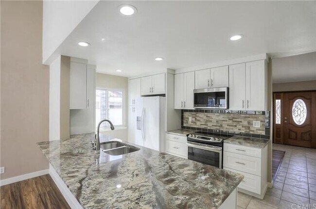 Building Photo - 14852 Rattan St