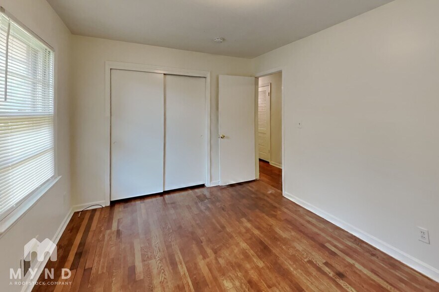 Building Photo - 5860 Ronnie Dr