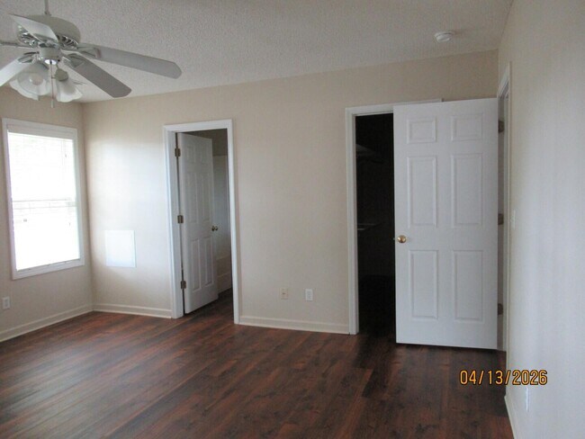 Building Photo - 3590 Oleander Dr