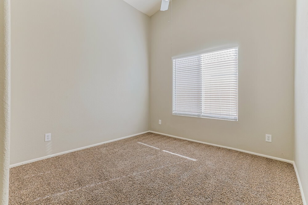 Building Photo - 2625 S 156th Ave