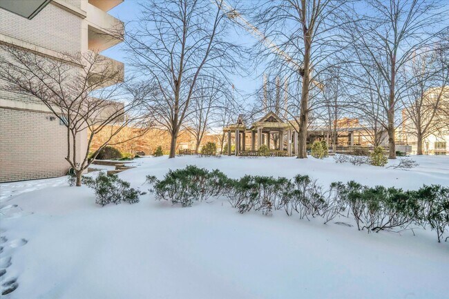 Building Photo - 4141 Henderson Rd