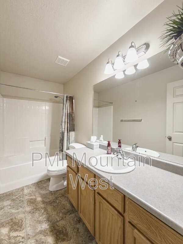 Building Photo - 955 Alton Dr