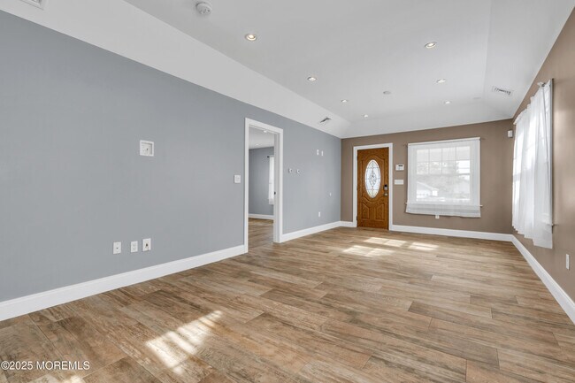 Building Photo - 35 Lipman Pl