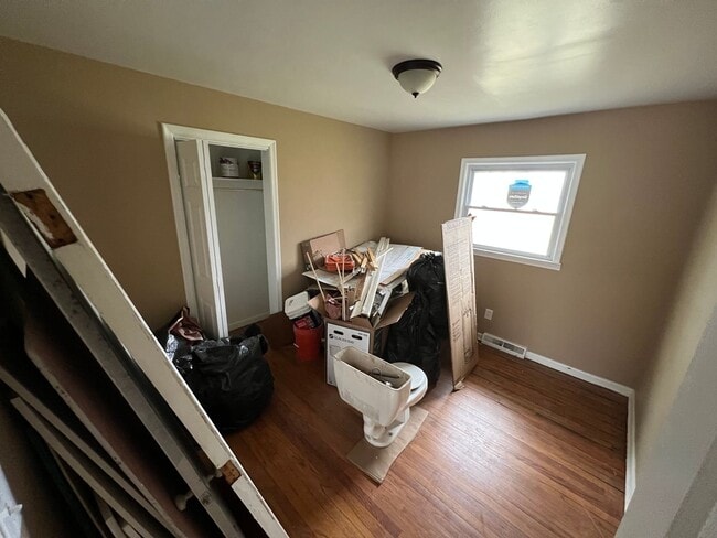 Building Photo - Stunning 3 Bedroom Brick House, near Gratiot in Roseville, freshly remodeled!