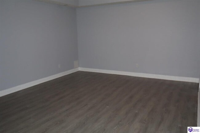 Building Photo - 121 Twin Lakes Dr