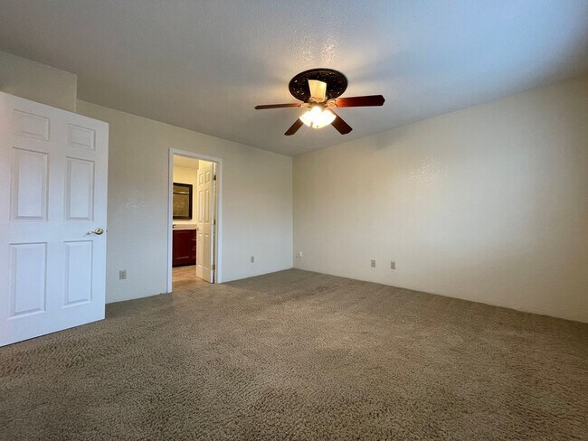 Building Photo - Spacious Citrus Heights Home with 3-Car Garage & Ample Storage