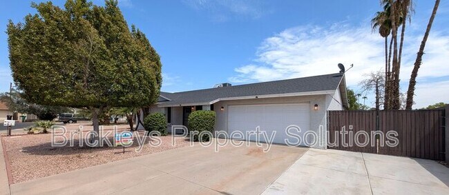 Building Photo - 2029 S Nina Cir
