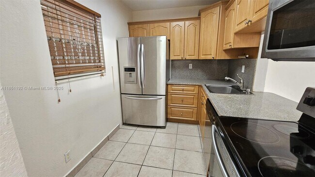 Building Photo - 13715 Kendale Lakes Cir
