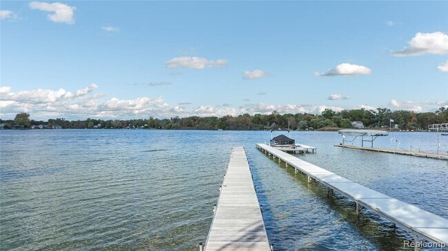 Building Photo - 9510 Beechcrest St