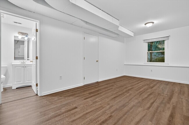 Building Photo - 55 Locust St