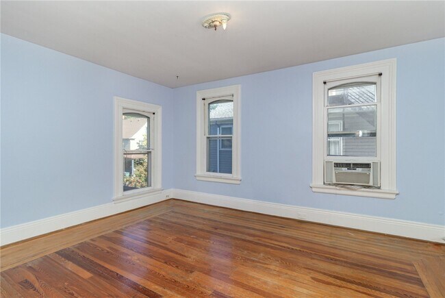 Building Photo - 56 Vassar St