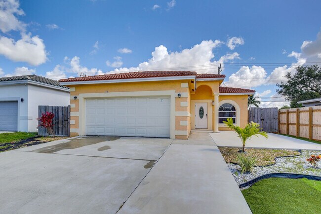 Building Photo - 2601 NW 15th Ct