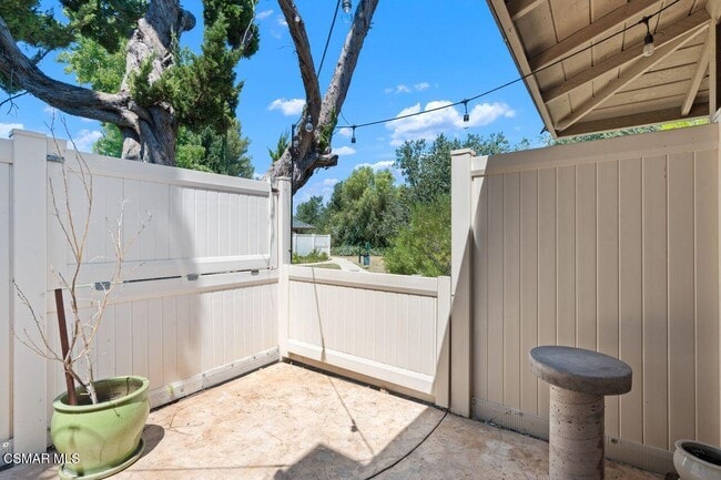 Building Photo - 28551 Conejo View Dr