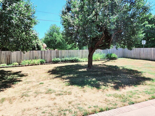 Building Photo - Spacious & Unique in Twin Oaks, Southwest ...