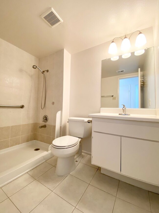 Building Photo - *Spacious updated townhouse in Monterey pa...