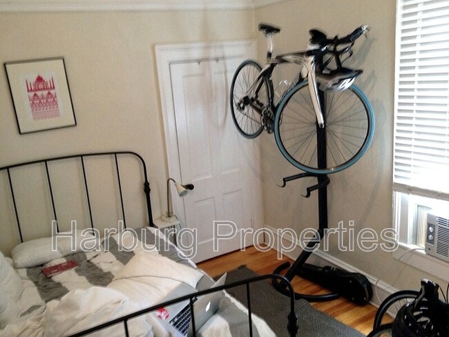 Building Photo - 1035 Mapleton Ave