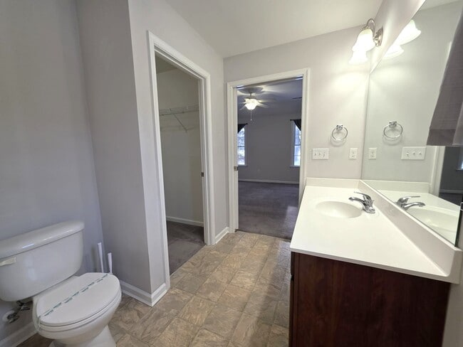 Building Photo - 102 Hunter's Way