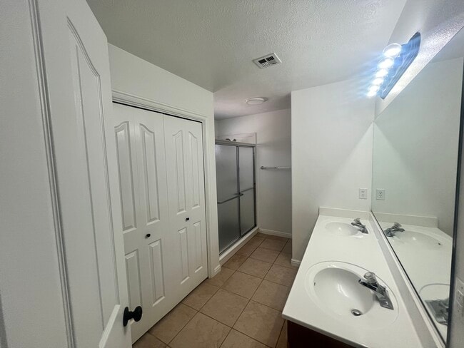 Building Photo - 119 E 710 S Cir