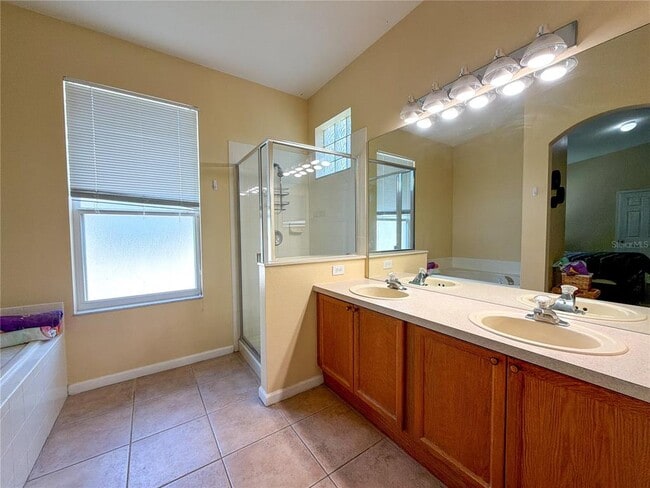 Building Photo - 8127 Fan Palm Way