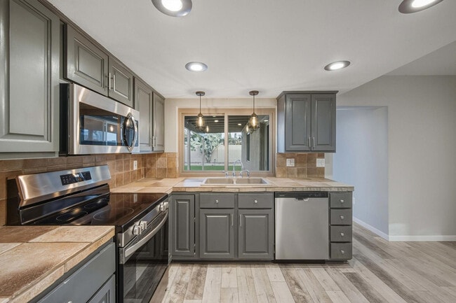 Building Photo - 17024 E Calle Del Sol