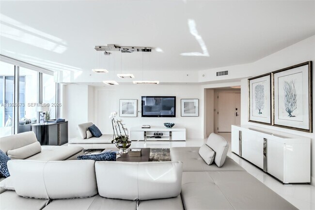 Building Photo - 3535 S Ocean Dr