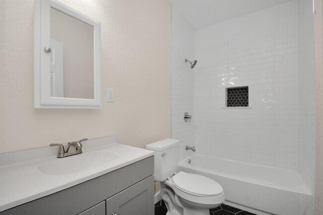 Building Photo - 2622 Rosedale St