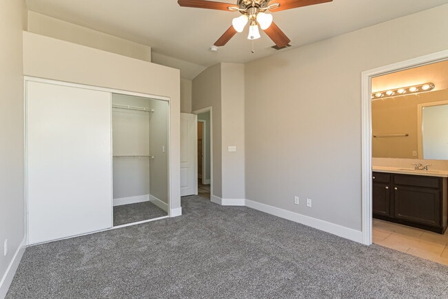 Building Photo - 5238 Olive Dale Ct