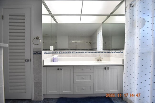 Building Photo - 705 Spanish Main Dr