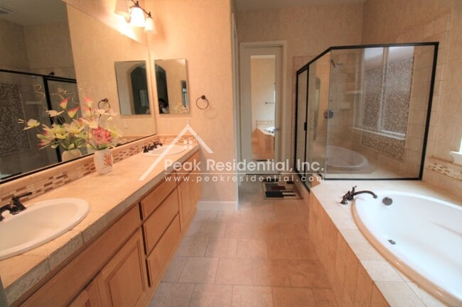 Building Photo - Very Nice 3bd/2ba With Bonus Room Elk Grove House with 2 Car Garage!