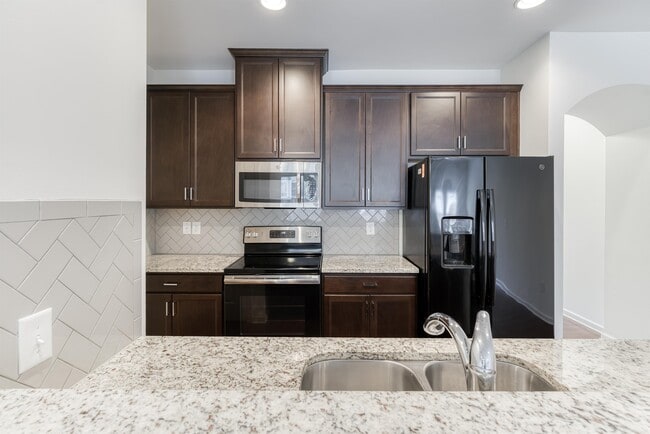 Building Photo - 5070 Longview Walk