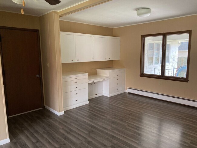 Building Photo - 504 E Main St