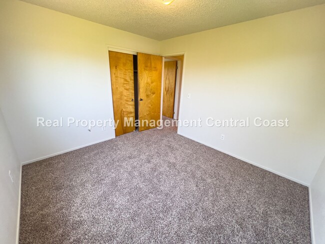 Building Photo - AVAILABLE NOW - Spacious Country Home in S...