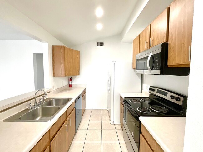 Building Photo - 319 Nolen Dr